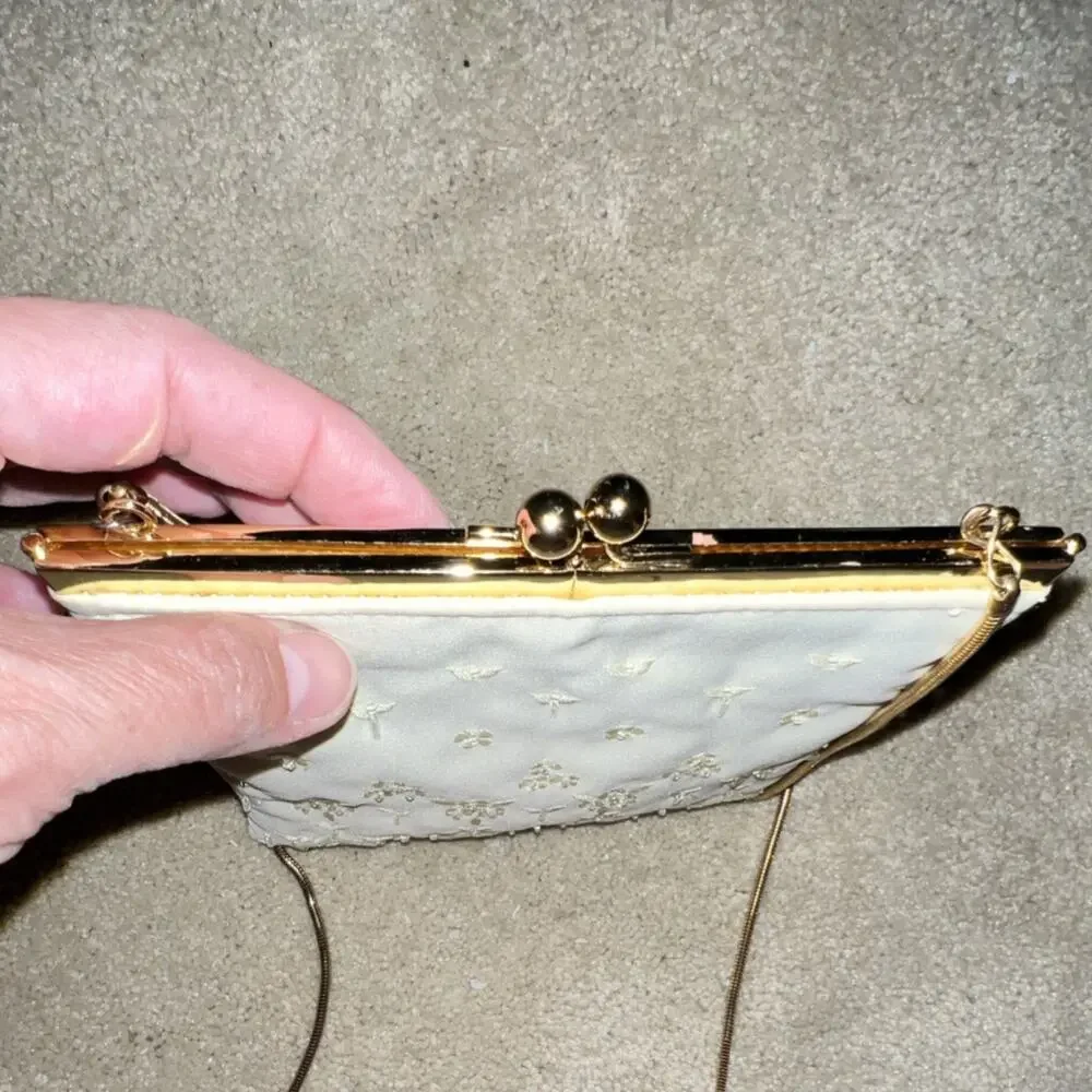 Jessica‎ McClintock Ivory Embroidered Kiss Lock Shoulder Bag Gold Chain Strap